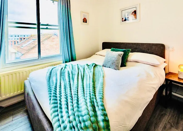 The Orange Factory By Altoluxoexperience Short Lets & Serviced Accommodation With Free Wifi